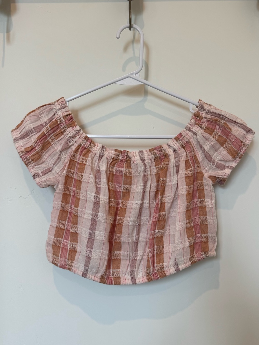 Aeries Women's Pink Plaid Off-Shoulder Crop Top